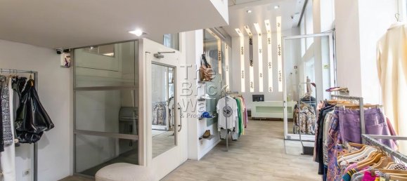 316m² Commercial property in Lisbon, Portugal No. 34550 13