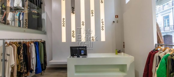 316m² Commercial property in Lisbon, Portugal No. 34550 15