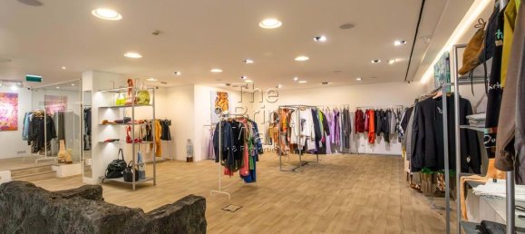 316m² Commercial property in Lisbon, Portugal No. 34550 6