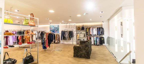 316m² Commercial property in Lisbon, Portugal No. 34550 17