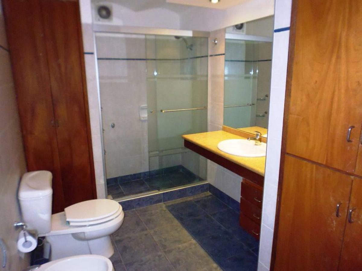 Apartamento de 5 dormitorios en Montevideo, Uruguay No. 7222