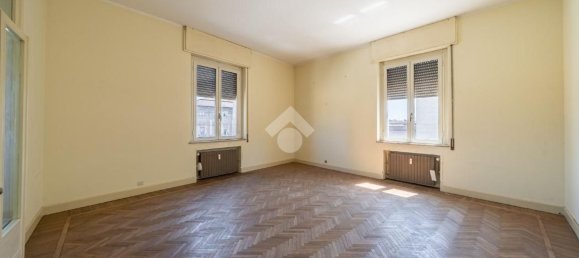 4 rooms Apartment in Parma, Italy No. 309770 8