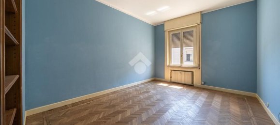 4 rooms Apartment in Parma, Italy No. 309770 12