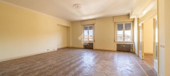 4 rooms Apartment in Parma, Italy No. 309770 2