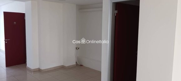3-Zimmer Gewerbliche Immobilie in Camaiore, Italy, Nr. 35765 17