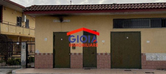 2-salle Propriété commerciale à Cancello ed Arnone, Italy No. 211732 3