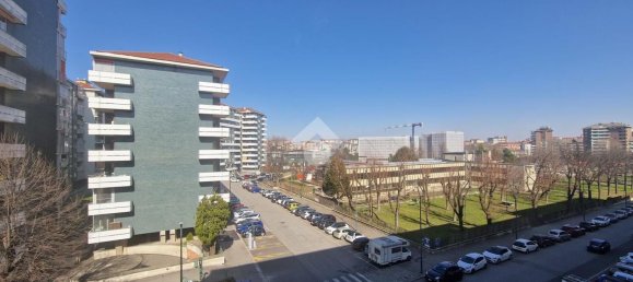 5 rooms Apartment in Turin, Italy No. 54672 12