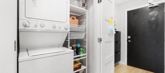 2 bedrooms Condo in British Columbia, Canada No. 1078 6