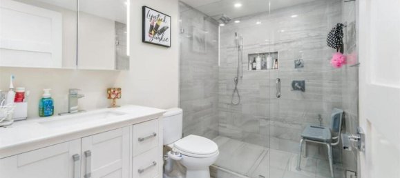 2 bedrooms Condo in British Columbia, Canada No. 1078 11