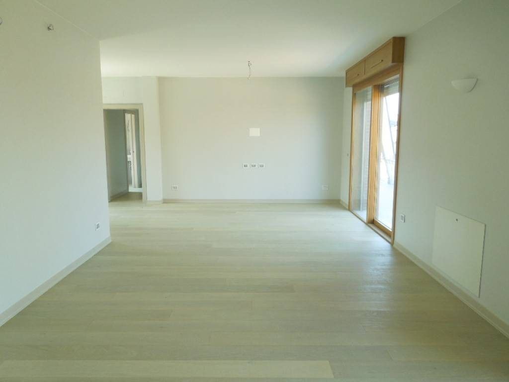 2 Schlafzimmer Penthouse in Reggio Emilia, Italy, Nr. 157296