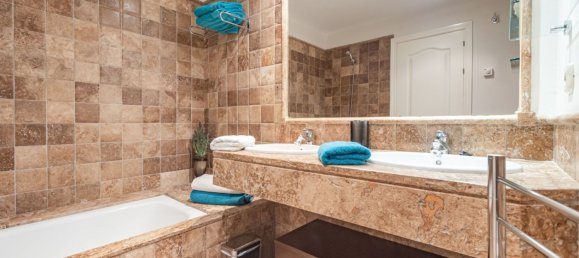 2 bedrooms Apartment in Benahavis, Spain No. 145257 2