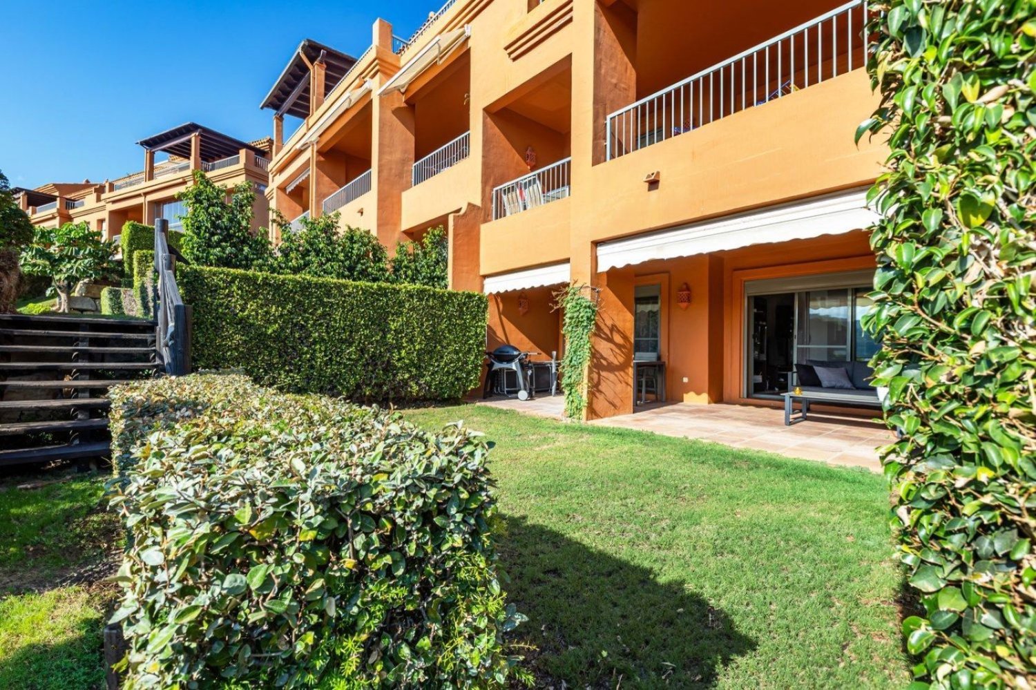 2 bedrooms Apartment in Benahavis, Spain No. 145257
