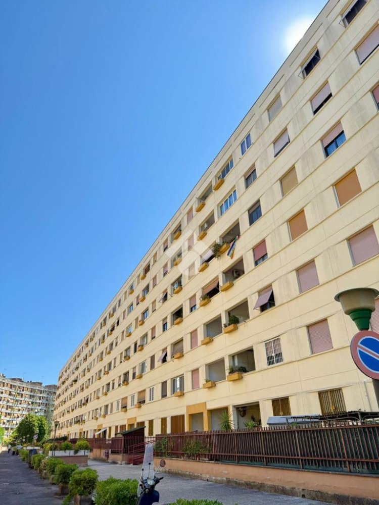 3 bedrooms Apartment in Rome, Italy No. 273413