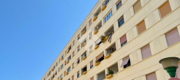 3 bedrooms Apartment in Rome, Italy No. 273413 3