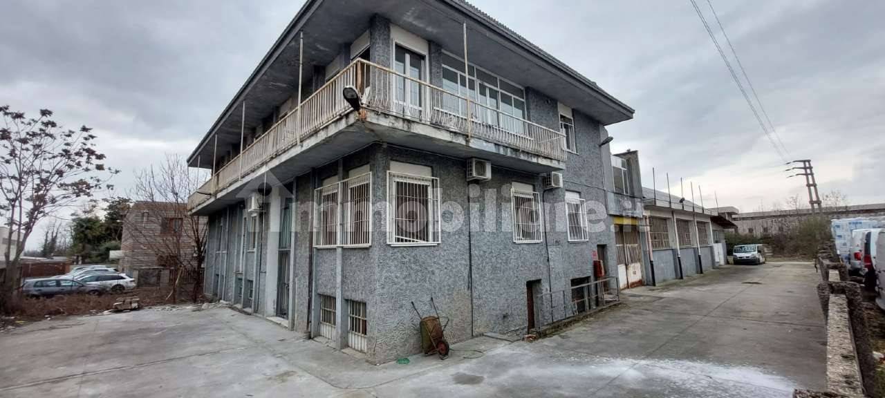 950m² Warehouse in Caronno Pertusella, Italy No. 121425