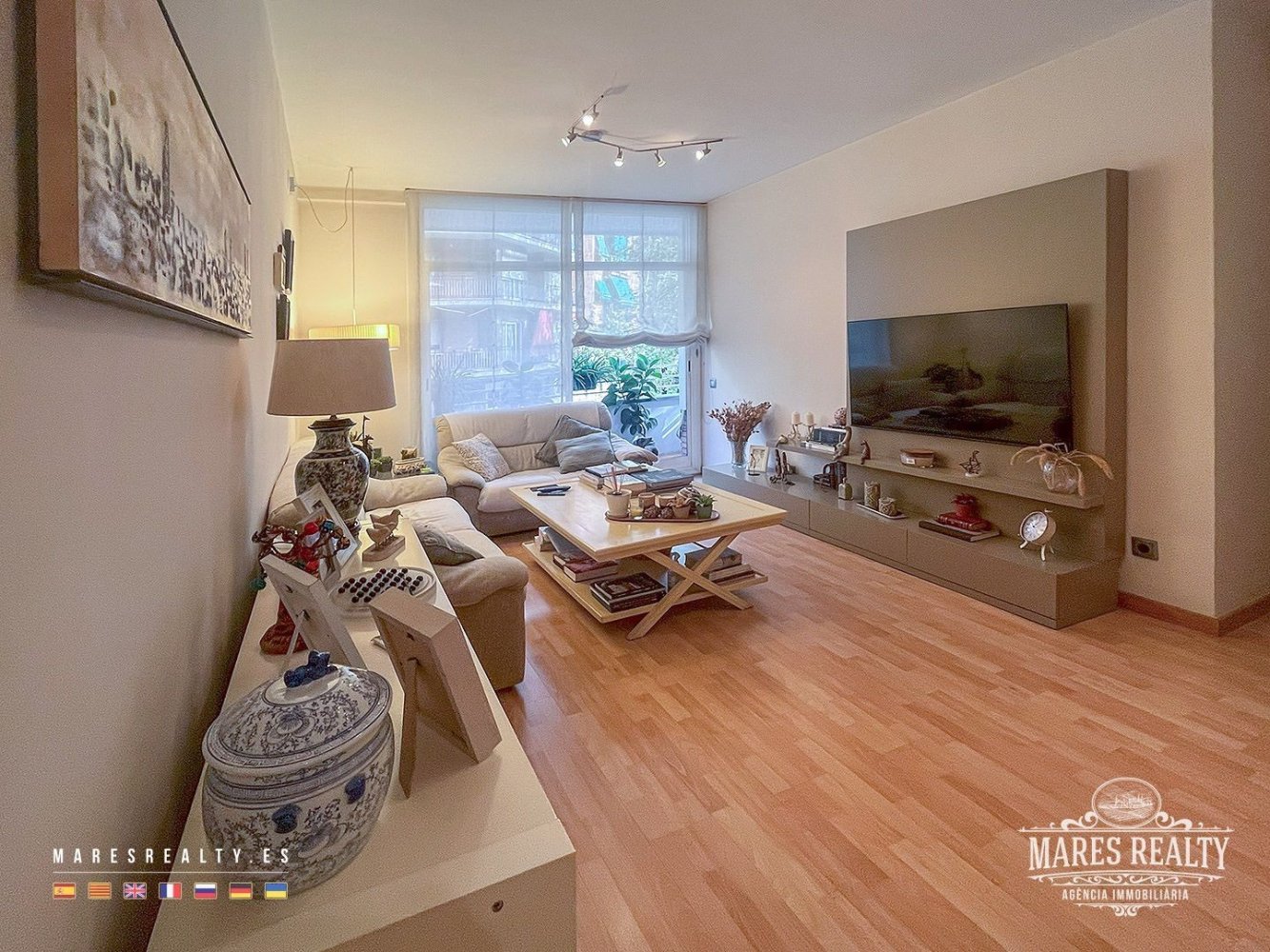 4 bedrooms Apartment in Barcelona, Spain No. 10739