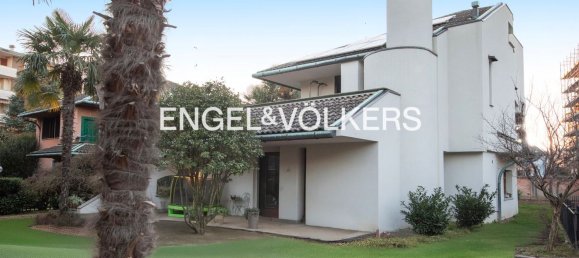 6 rooms Villa in Bovisio Masciago, Italy No. 62973 18