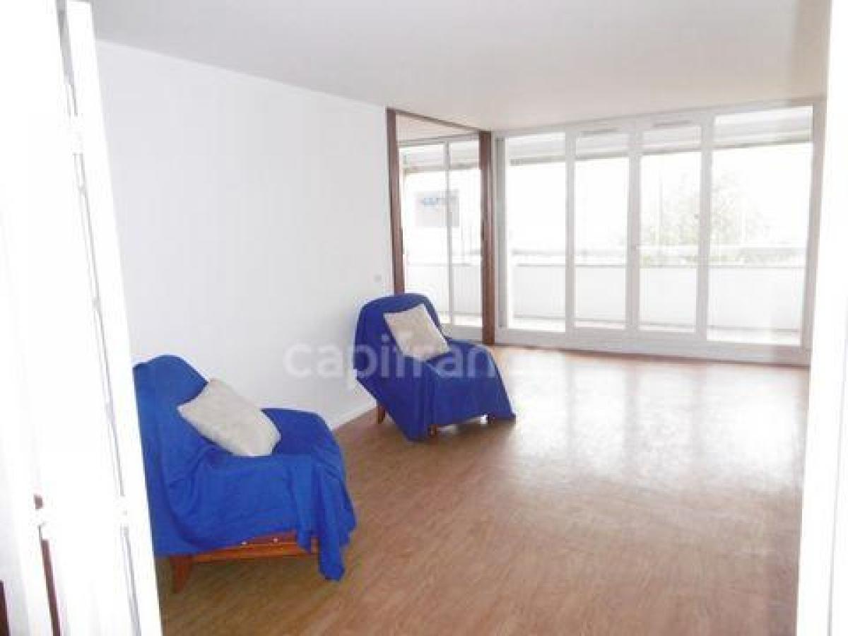 3 bedrooms Condo in Sartrouville, France No. 32800