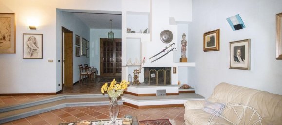 6 rooms Villa in Carmignano, Italy No. 17978 11