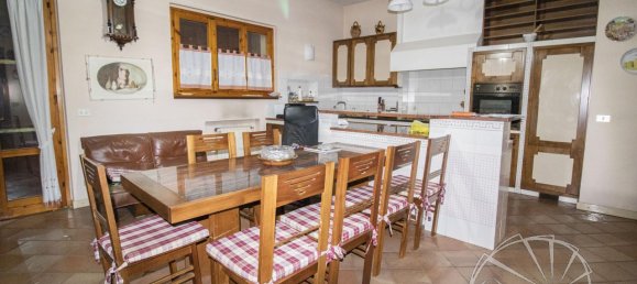 6 rooms Villa in Carmignano, Italy No. 17978 12