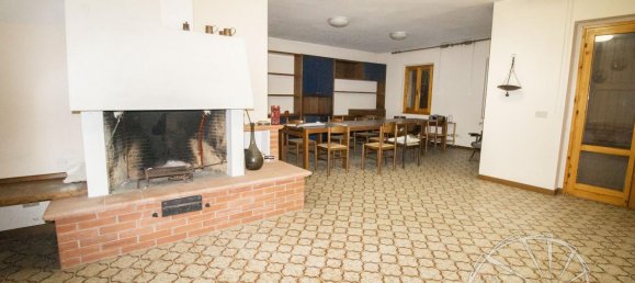 6 rooms Villa in Carmignano, Italy No. 17978 13
