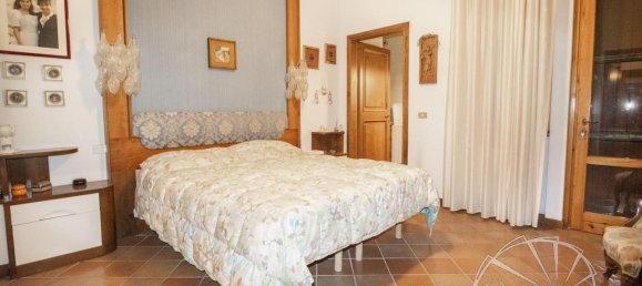 6 rooms Villa in Carmignano, Italy No. 17978 4