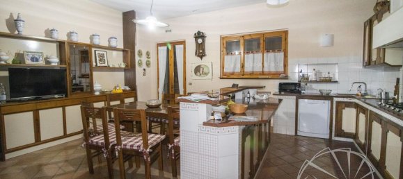6 rooms Villa in Carmignano, Italy No. 17978 3