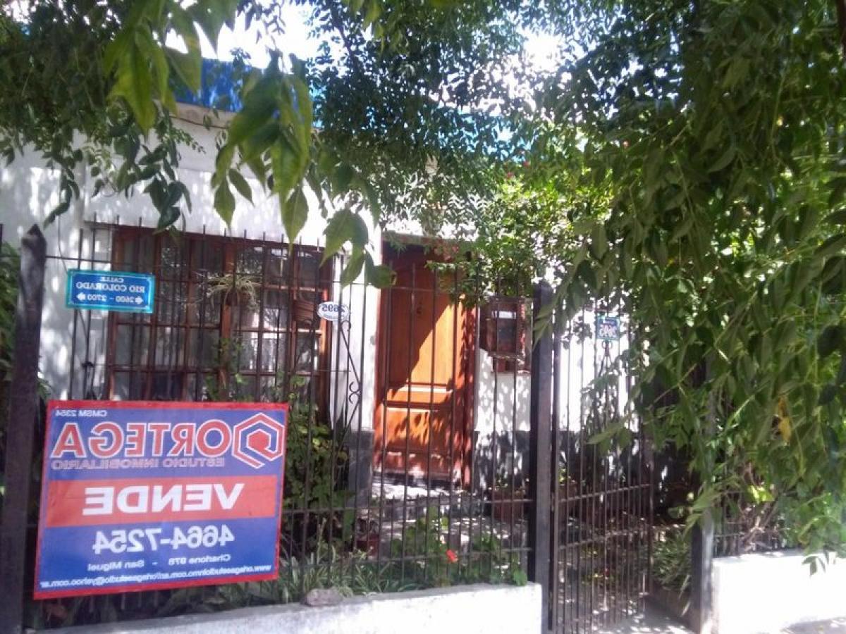 Casa de 2 dormitorios en San Miguel, Argentina No. 16463