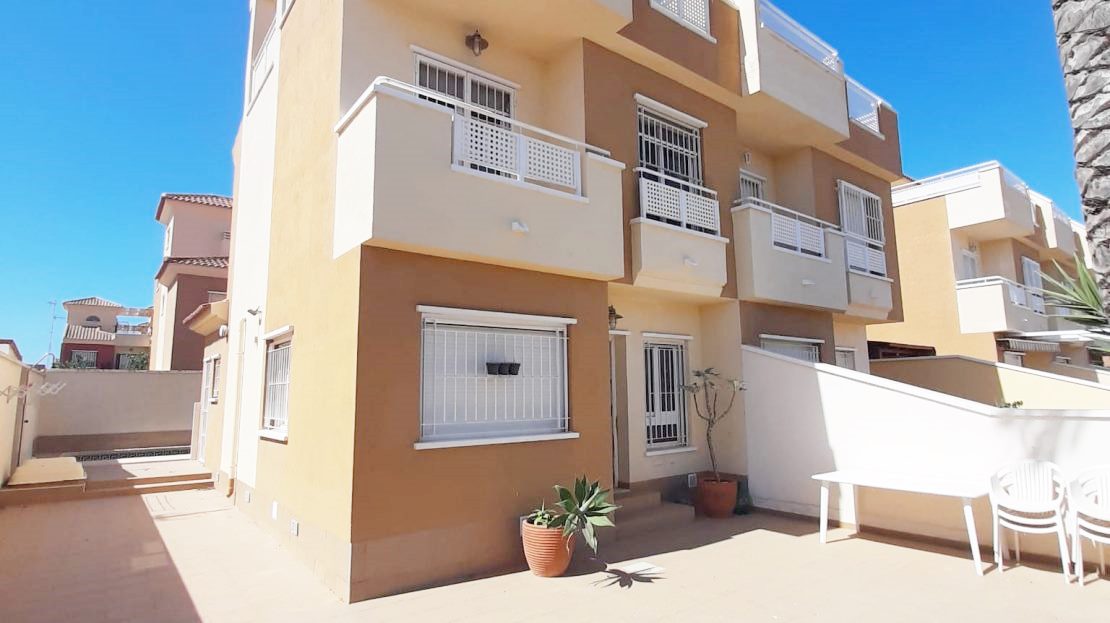 Таунхаус с 4 спальнями в Аликанте, Испания № 163597