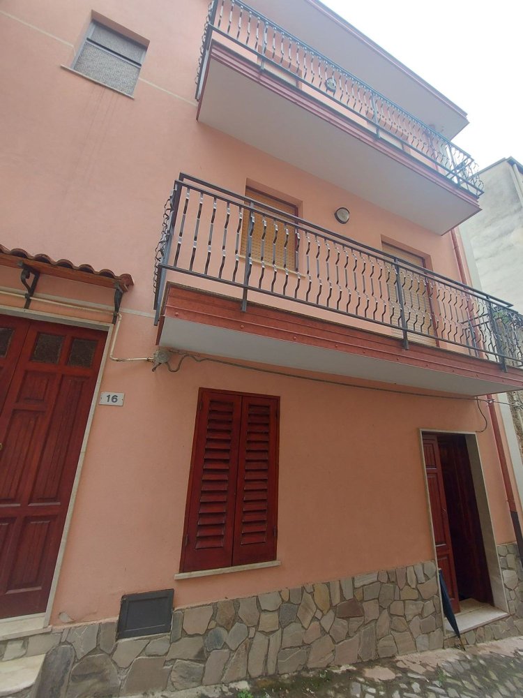 Casa de 6 divisões em Militello Rosmarino, Italy N.º 257133