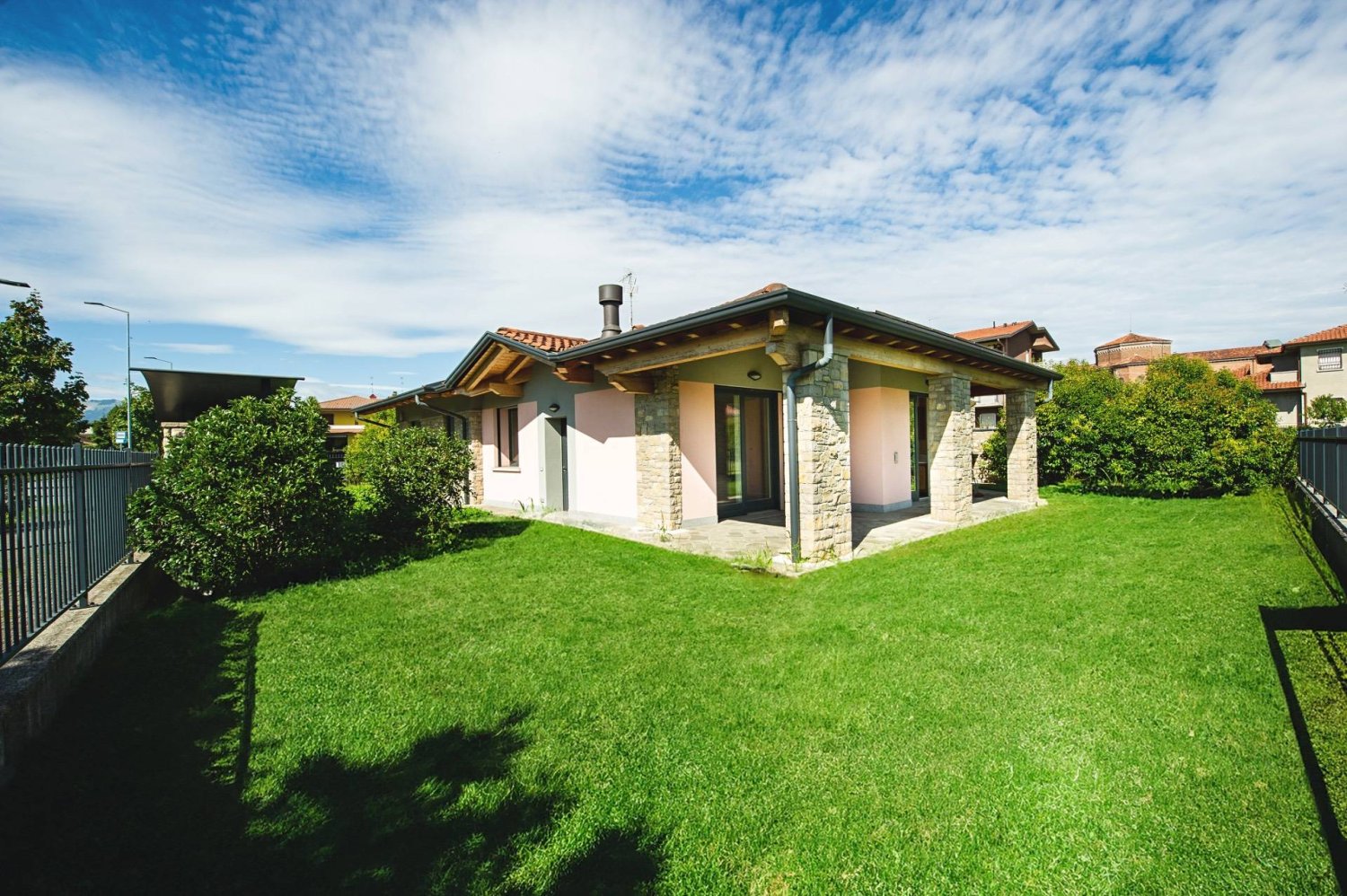 3 bedrooms Villa in Madone, Italy No. 309185
