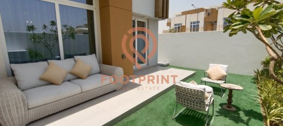 3 bedrooms Townhouse in Dubai, UAE No. 24173 2