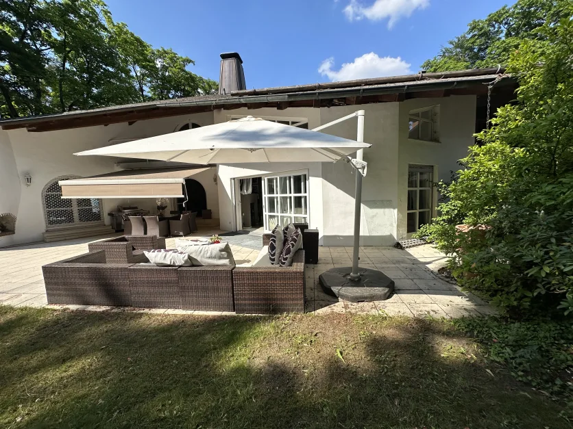 5 bedrooms Villa in Munich, Germany No. 194528