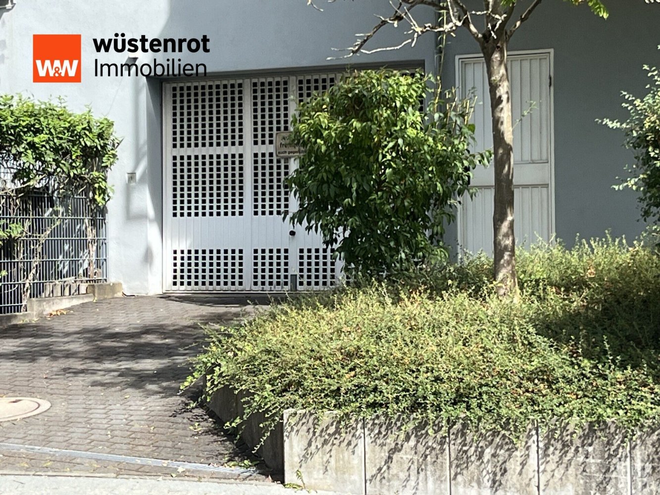  Parking in Main-Taunus, Germany No. 320611