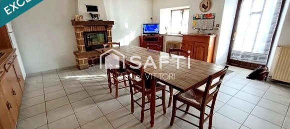 3 bedrooms House in Ernee, France No. 307521 3