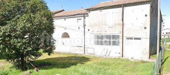 230m² Warehouse in Cento, Italy No. 99713 3