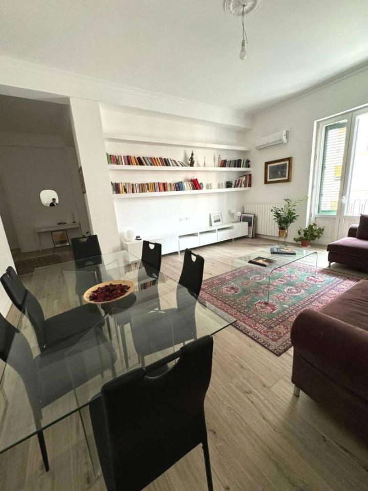 5 rooms Apartment in Palermo, Italy No. 41324