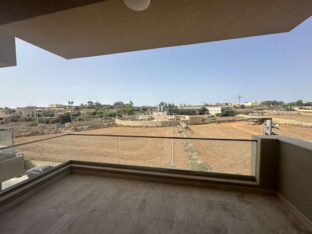 Квартира с 3 спальнями в Шайра, Мальта № 7631