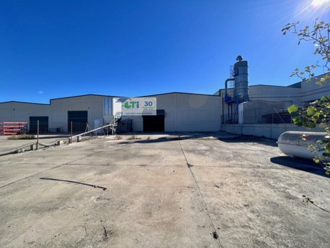 1212m² Warehouse in La Muela, Spain No. 67648