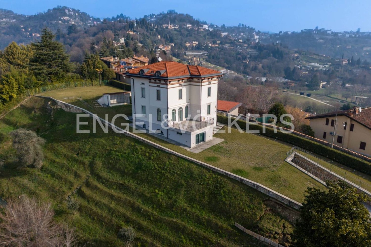 Villa de 4 dormitorios en Bergamo, Italy No. 317753