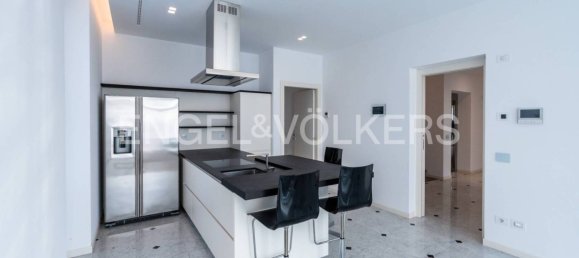 Villa de 4 dormitorios en Bergamo, Italy No. 317753 14