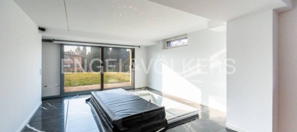 Villa de 4 dormitorios en Bergamo, Italy No. 317753 2