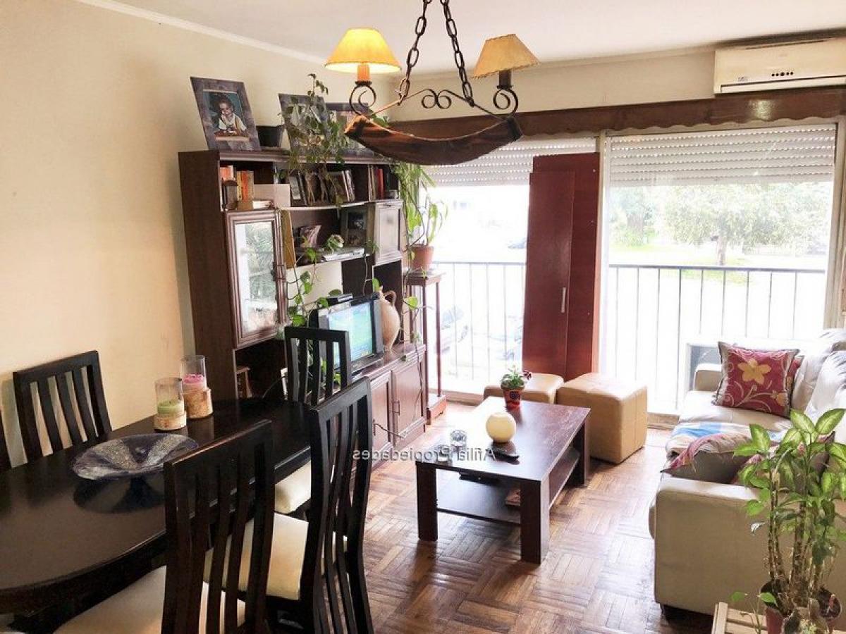 Apartamento de 2 dormitorios en Montevideo, Uruguay No. 6434