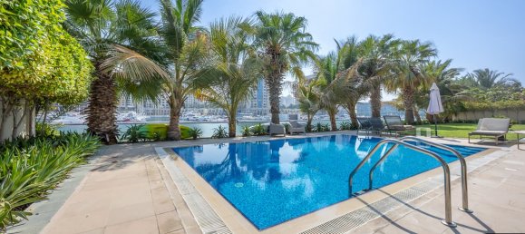 6 bedrooms Villa in Palm Jumeirah, UAE No. 109434 2