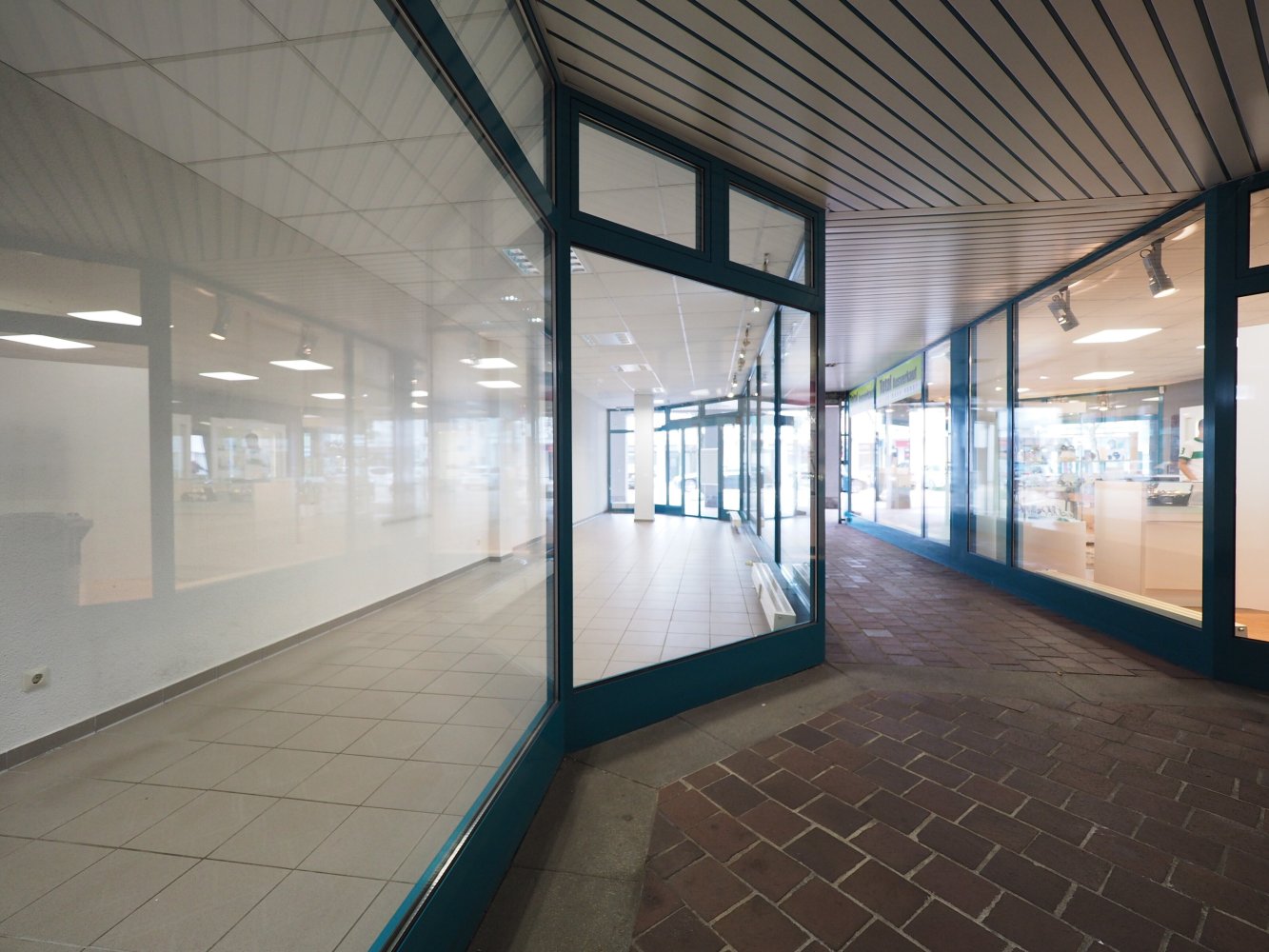 Propiedad comercial en Neu-Ulm, Germany 110 m² No. 161906