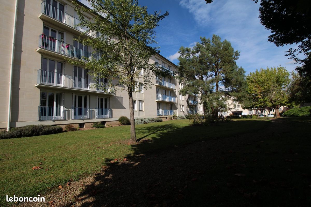 Apartamento de 2 dormitorios en Compiegne, France No. 222963
