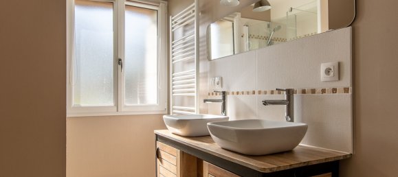 3 bedrooms House in Neuille, France No. 98383 6