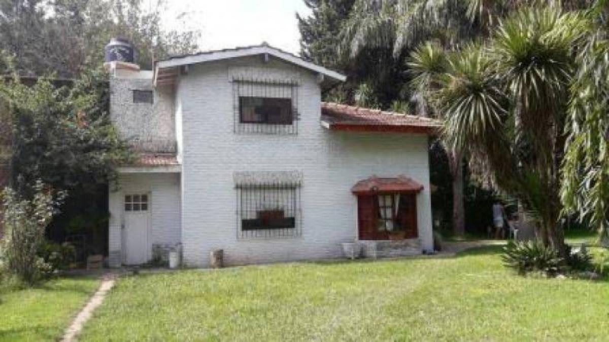 5 bedrooms House in Malvinas Argentinas, Argentina No. 53645