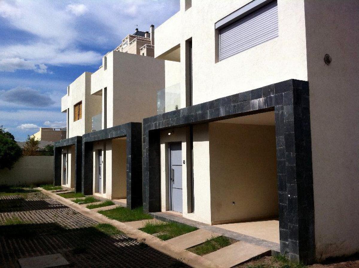 2 bedrooms House in Cordoba, Argentina No. 8615