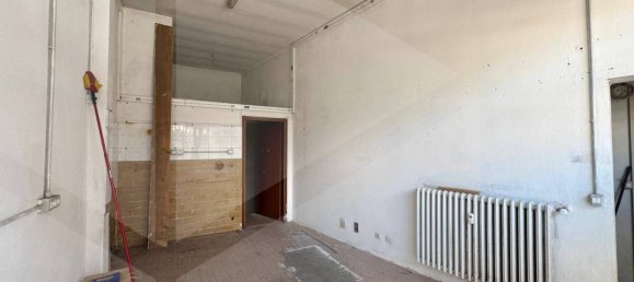 2-salle Propriété commerciale à Sassuolo, Italy No. 17099 11